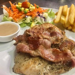 สเต็กไก่เบคอน