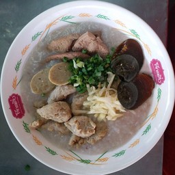 โจ๊กหมูไข่เยี่ยวม้า
