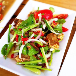 ยำหมูกรอบ