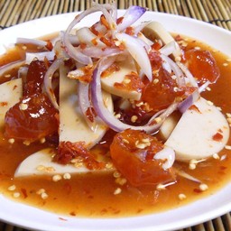 ยำหมูยอใข่แดง