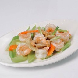 กุ้งผัดเม็ดมะม่วงหิมพานต์กับคื่นช่ายฝรั่ง
