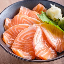 ข้าวปลาแซลมอนดิบ