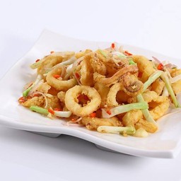 ปลาหมึกทอดผัดพริกเกลือ