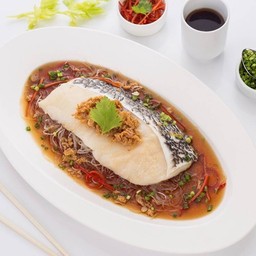 ปลาหิมะนึ่งตั้งฉ่ายวุ้นเส้น