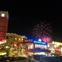 Jetta Burger Market American Village