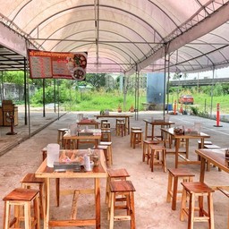 ร้านแบบเปิดโล่ง อากาศถ่ายเท นั่งสบาย รองรับลูกค้าพร้อมกันได้ถึง 40 ท่าน