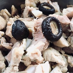 ทีเด็ดของร้านเรา ข้าวต้มกระดูกอ่อน สุกี้กระดูอ่อน กระดูกอ่อนอบวุ้นเส้น