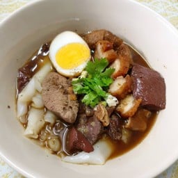 ผัดไทย ก๋วยจั๊บ อร่อยดีอาม่า (อินดี้)