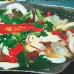 หมึกผัดกะเพรา