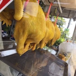 ไก่ต้มน้ำปลา พร้อมกึ๋น ตับ สำหรับไหว้