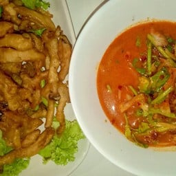 ยำรวมเห็ดทอด