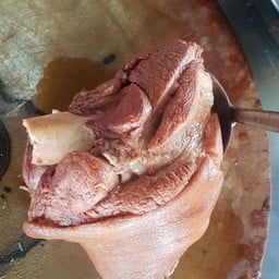 ขาหมูยกขาไหว้เจ้า