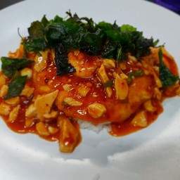 ข้าวไข่กรอบทรงเครื่อง