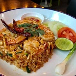 ข้าวผัดพริกเผามันกุ้ง
