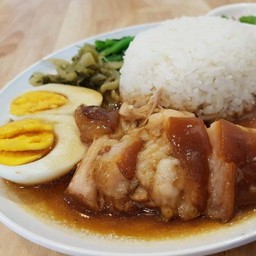ข้าวขาหมู ใส่ไข่