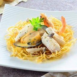 บะหมี่กรอบครีมซอสทะเล