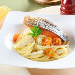 สปาเก็ตตี้ปลาแซลมอนย่าง