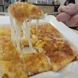 ข้าวโพดชีส (Corn with Mozzarella cheese)