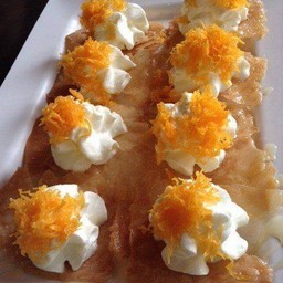 ทิชชู่+วิปครีม+ฝอยทอง (Tissue with Golden Thread and Whipped cream)