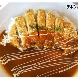 ข้าวราดแกงกะหรี่ไก่ทอด