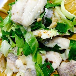 ยำเนื้อปลากระพงขาว