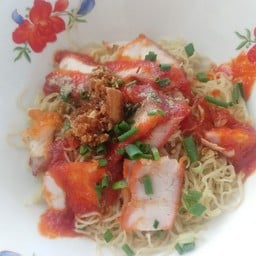 ตาล บะหมี่เกี๊ยวกุ้ง ข้าวหมูแดง