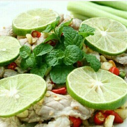 ข้าวหมูมะนาว
