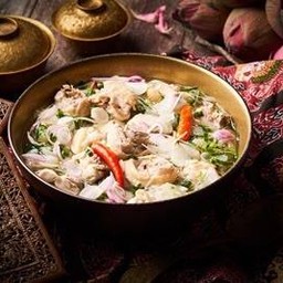 ไก่บ้านต้มหอมแดงกับข่า