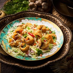 ยำมะม่วงกับปลาสลิดทอดกรอบ