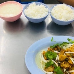 ยำหมูกรอบ