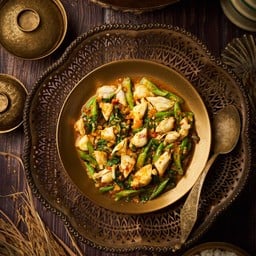 เนื้อปูผัดพริกเหลืองกับถั่วฝักยาว