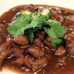ราดหน้าไก่กุนเชียงทอด