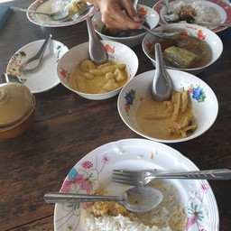 ร้านเจ๊แพรข้าวราดแกง
