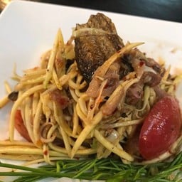 ตำมะม่วงปลากรอบ