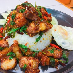 ข้าวกะเพราหมูกรอบ XL ( แถมฟรี ไข่ดาว 1 ฟอง )