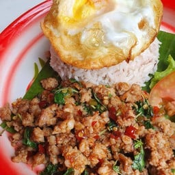 ถาดกระเพราโบราณ+ไข่ดาว