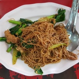 ราดหน้ายอดผักเอ็มไพร์ พระปิ่นเงิน 3