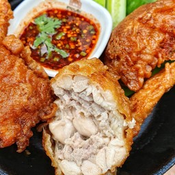 ปีกไก่ตุ้ยนุ้ย