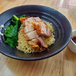 บะหมี่หมูกรอบ