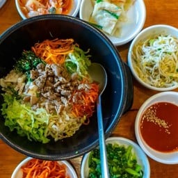 ข้าวยำเกาหลี หมู + ผัก 7 ชนิด