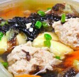 แกงจืดเต้าหู้หมูสับ. สาหร่าย