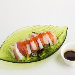 สลัดรวมสไตล์ญี่ปุ่นกับซอสใบโอบะ