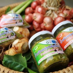 ร้านไส้อั่วแม่อัมพร (ป้าสร้อย) ตลาดทุ่งเกวียน ลำปาง