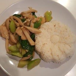 ข้าวราดผัดผักคะน้าใส่_