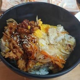 ข้าวหน้าหมูหรือไก่ทอด Katsudon pork or chicken