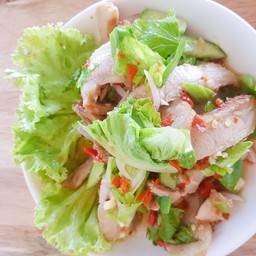 ยำคอหมูย่าง