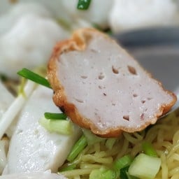 ก๋วยเตี๋ยวลูกชิ้นปลาเจ๊เตียง