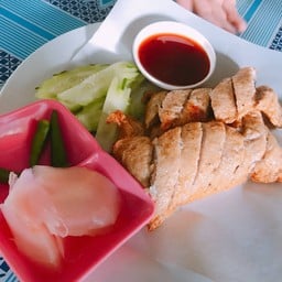 ผัดไทยแม่ยวนใจ  หน้าวัดกะทู้