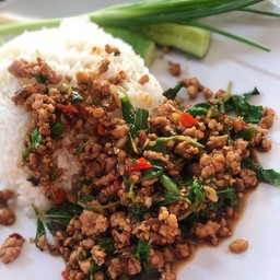 ข้าวราดผัดกะเพราหมูสับ