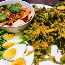ยำผักบุ้งกรอบ